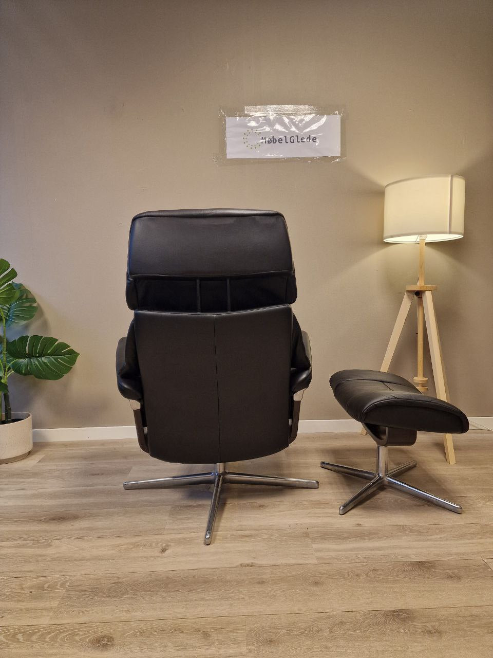 Brukt Stressless Ruby lenestol m/krakk i sort - med krakk