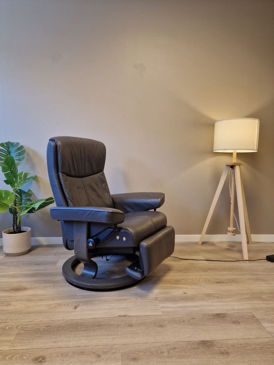 Stressless Peace Power lenestol (M) i grå med batteri