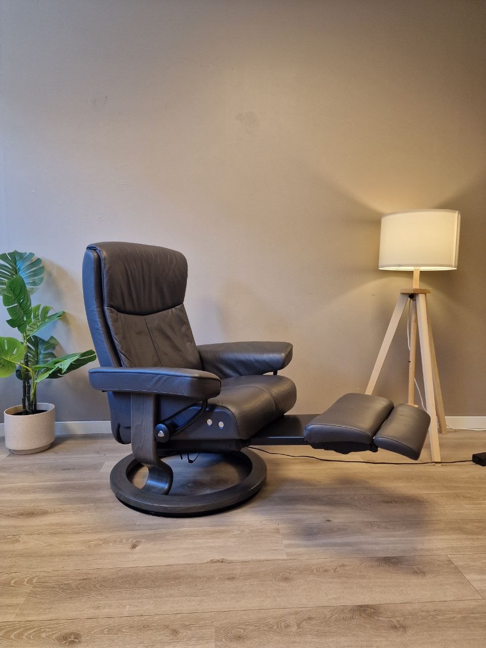 Stressless Peace Power lenestol (M) i grå med batteri