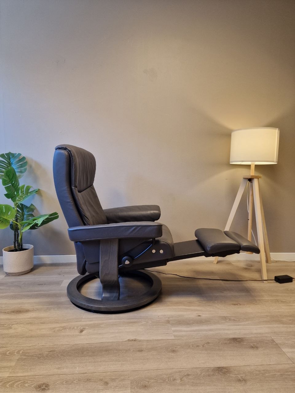 Stressless Peace Power lenestol (M) i grå med batteri