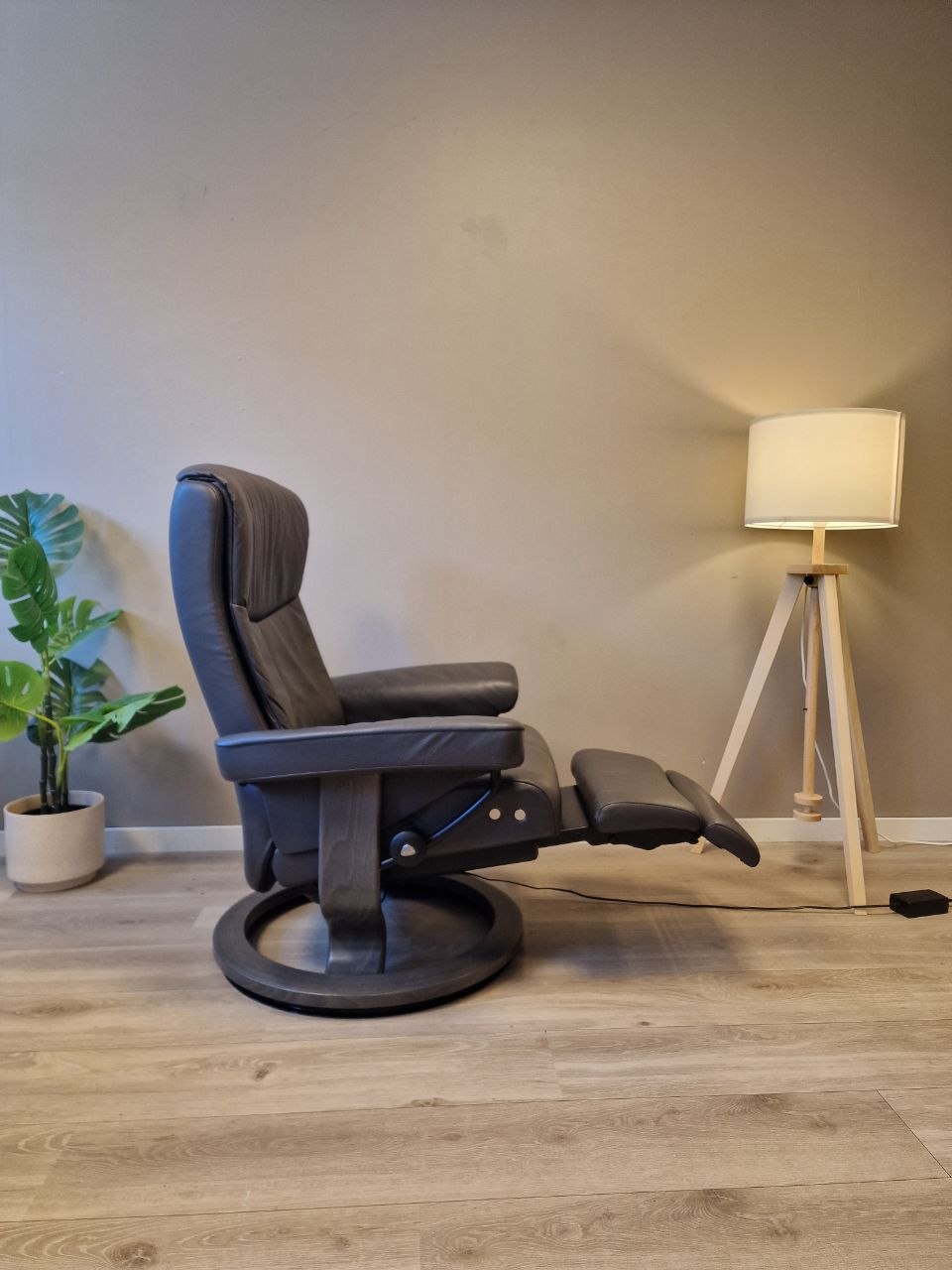 Stressless Peace Power lenestol (M) i grå med batteri