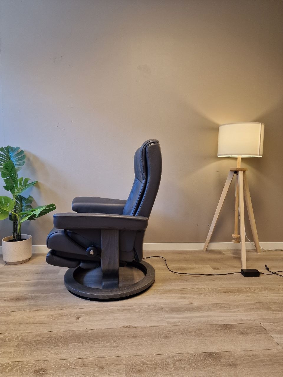 Stressless Peace Power lenestol (M) i grå med batteri