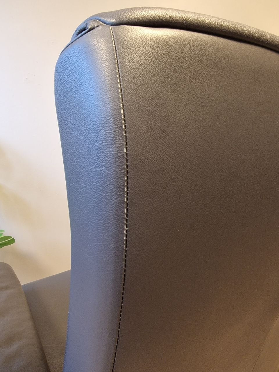 Stressless Peace Power lenestol (M) i grå med batteri