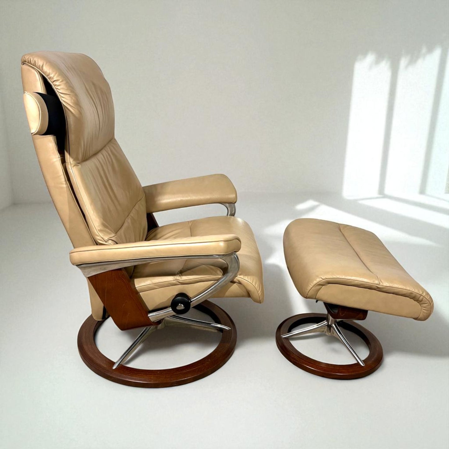 Stressless View lenestol med krakk – Signatur understell – Meget god tilstand
