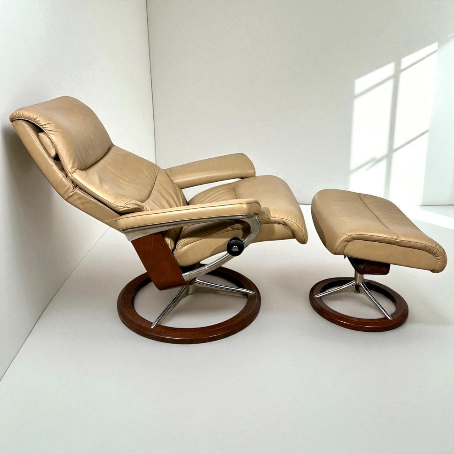 Stressless View lenestol med krakk – Signatur understell – Meget god tilstand