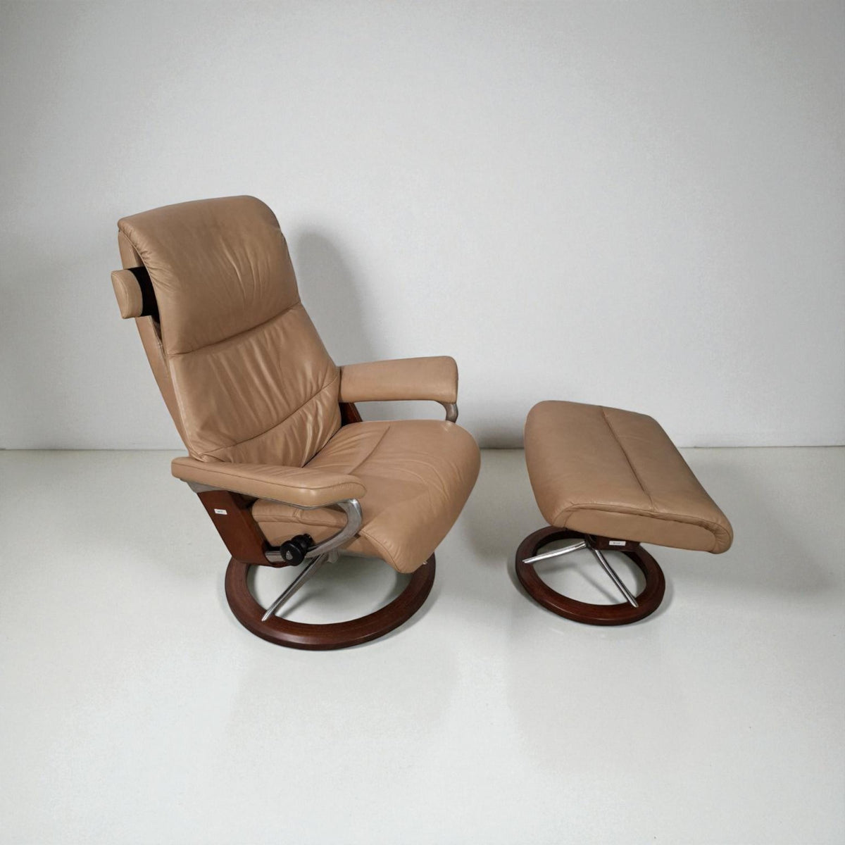 Stressless View lenestol med krakk – Signatur understell
