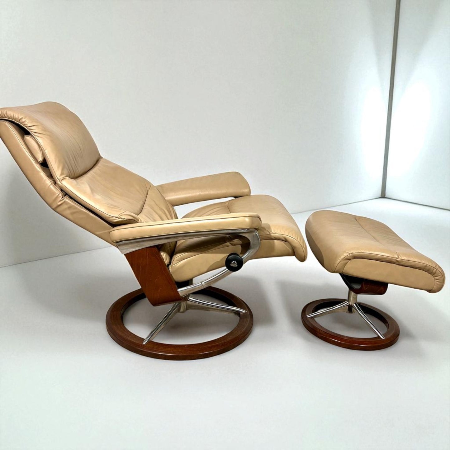 Stressless View lenestol med krakk – Signatur understell – Meget god tilstand