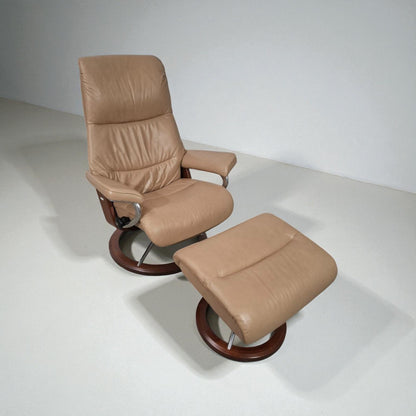 Stressless View lenestol med krakk – Signatur understell