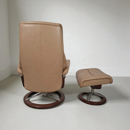 Stressless View lenestol med krakk – Signatur understell