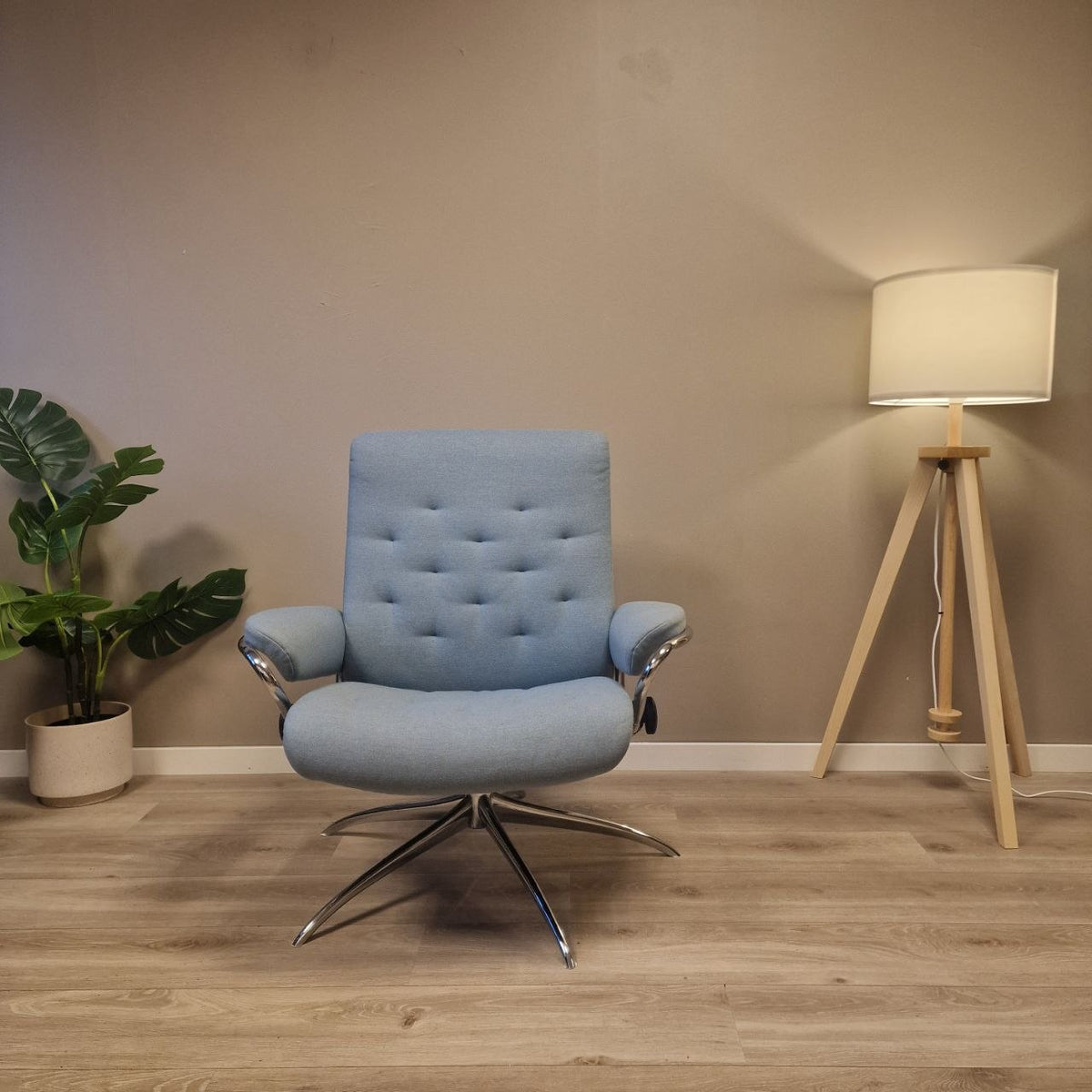 Stressless Metro lav rygg lenestol i lys blå tekstil