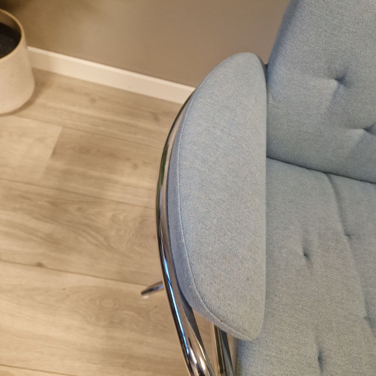 Stressless Metro lav rygg lenestol i lys blå tekstil