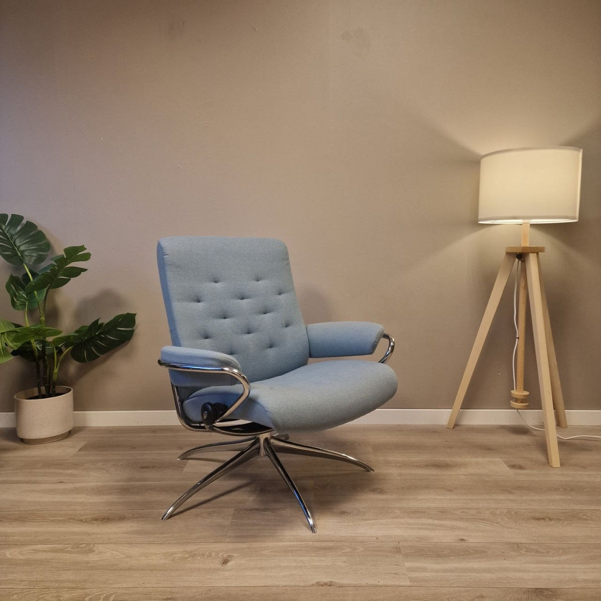 Stressless Metro lav rygg lenestol i lys blå tekstil