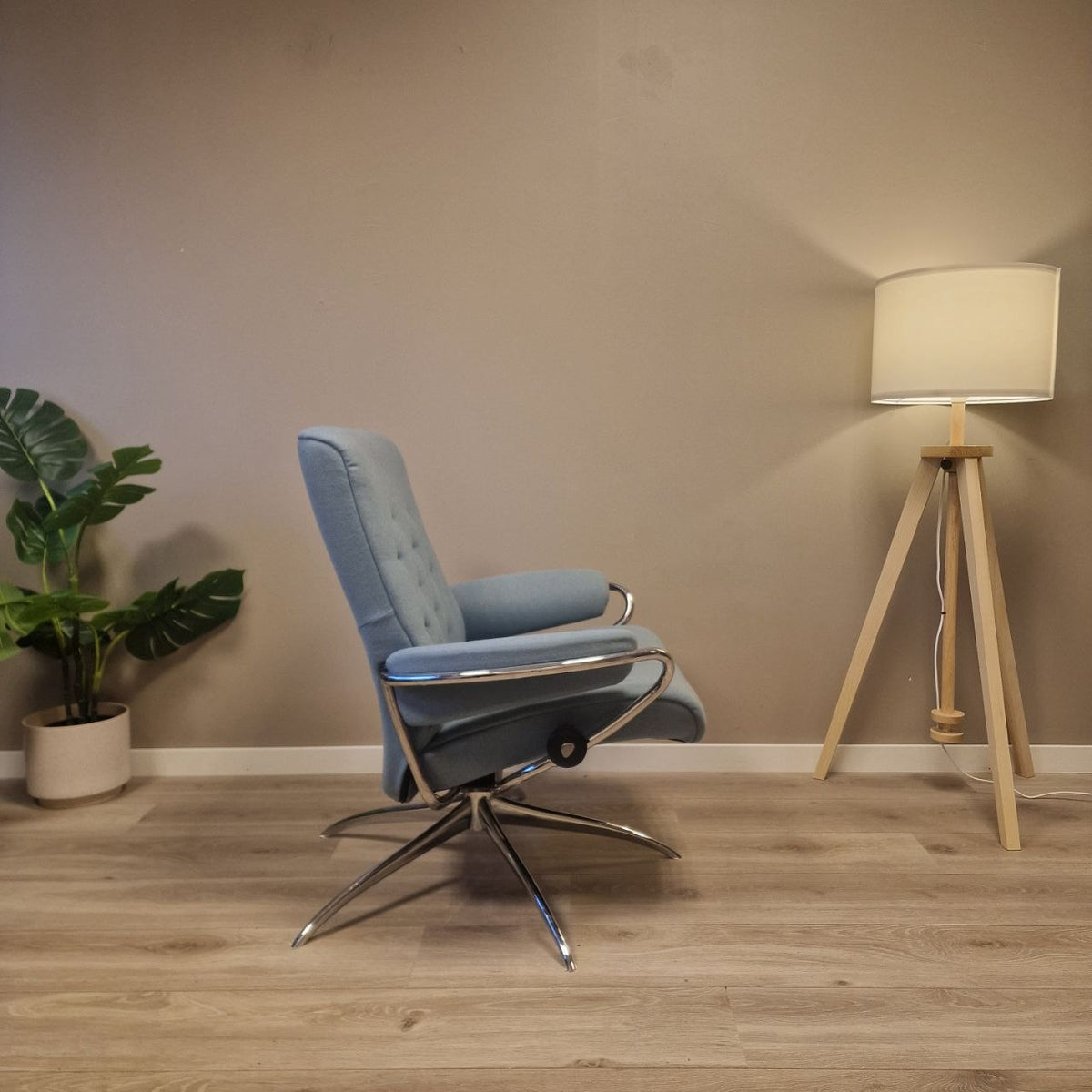 Stressless Metro lav rygg lenestol i lys blå tekstil