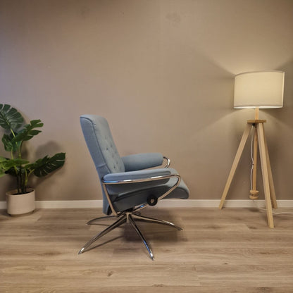 Stressless Metro lav rygg lenestol i lys blå tekstil