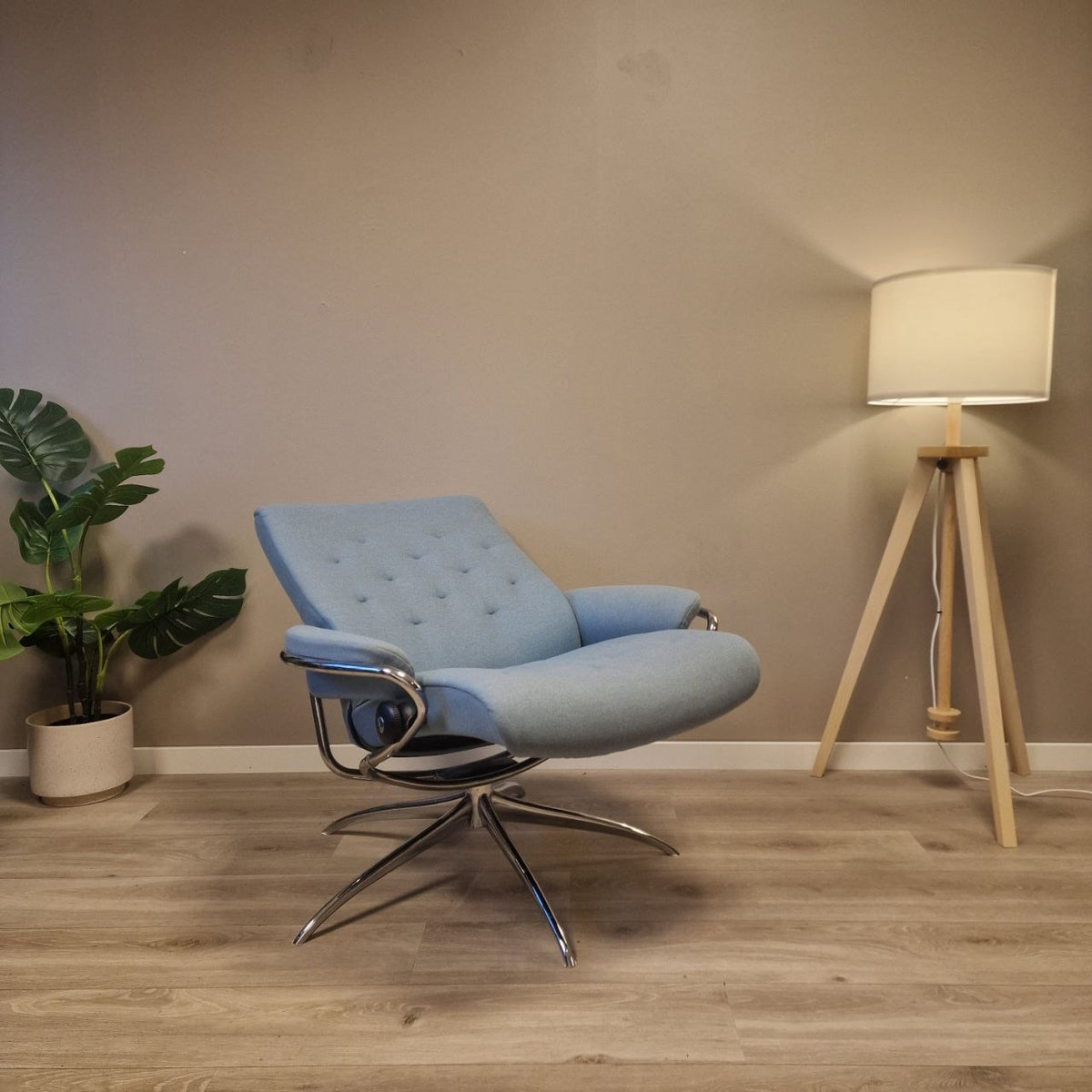Stressless Metro lav rygg lenestol i lys blå tekstil