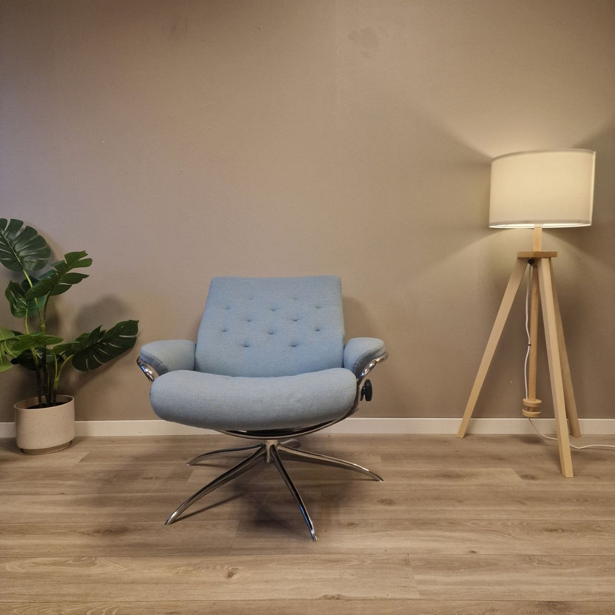 Stressless Metro lav rygg lenestol i lys blå tekstil