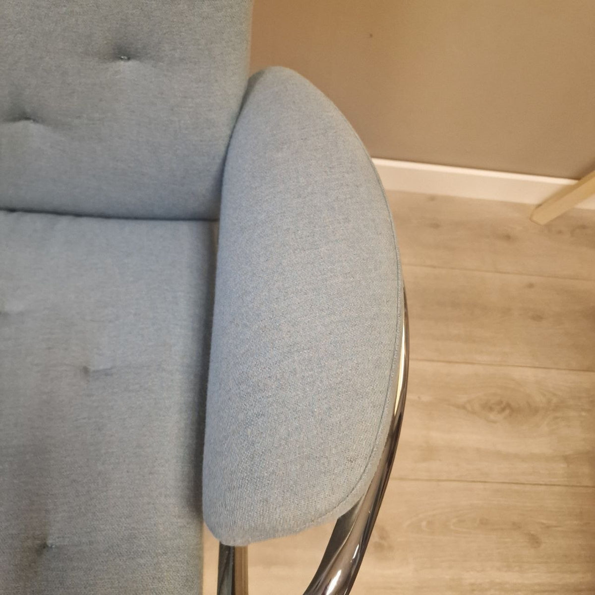 Stressless Metro lav rygg lenestol i lys blå tekstil