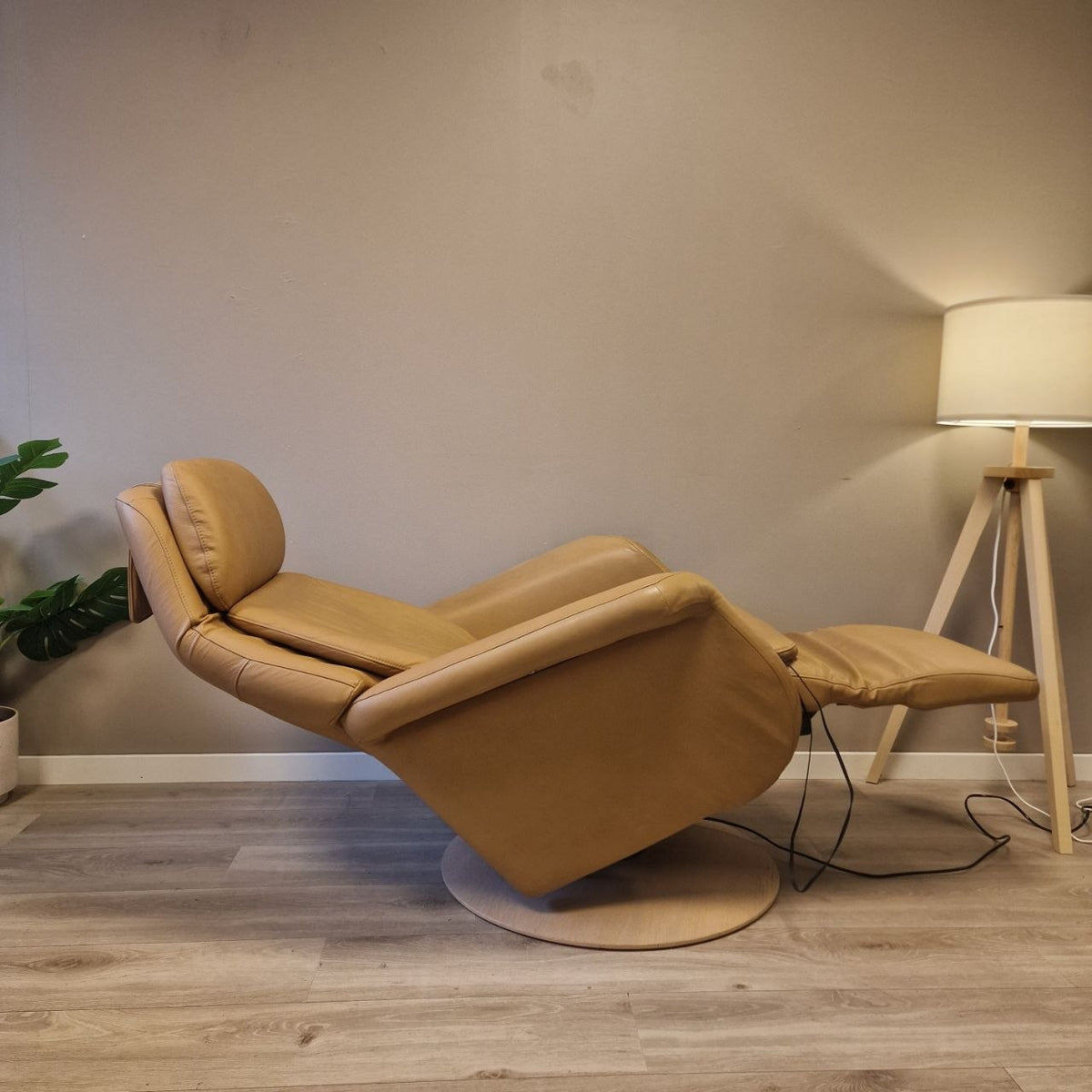 Stressless Sam elektrisk lenestol i beige skinn – varme og massasje