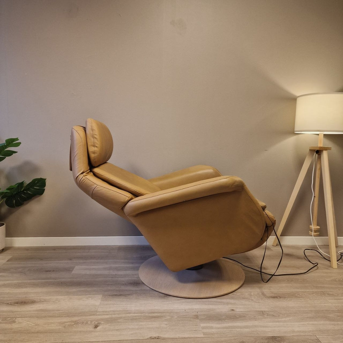 Stressless Sam elektrisk lenestol i beige skinn – varme og massasje