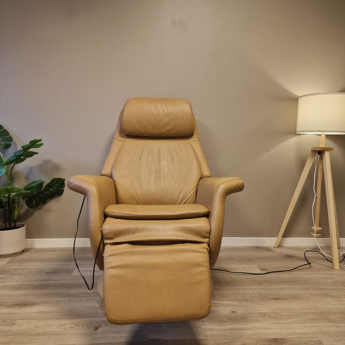 Stressless Sam elektrisk lenestol i beige skinn – varme og massasje