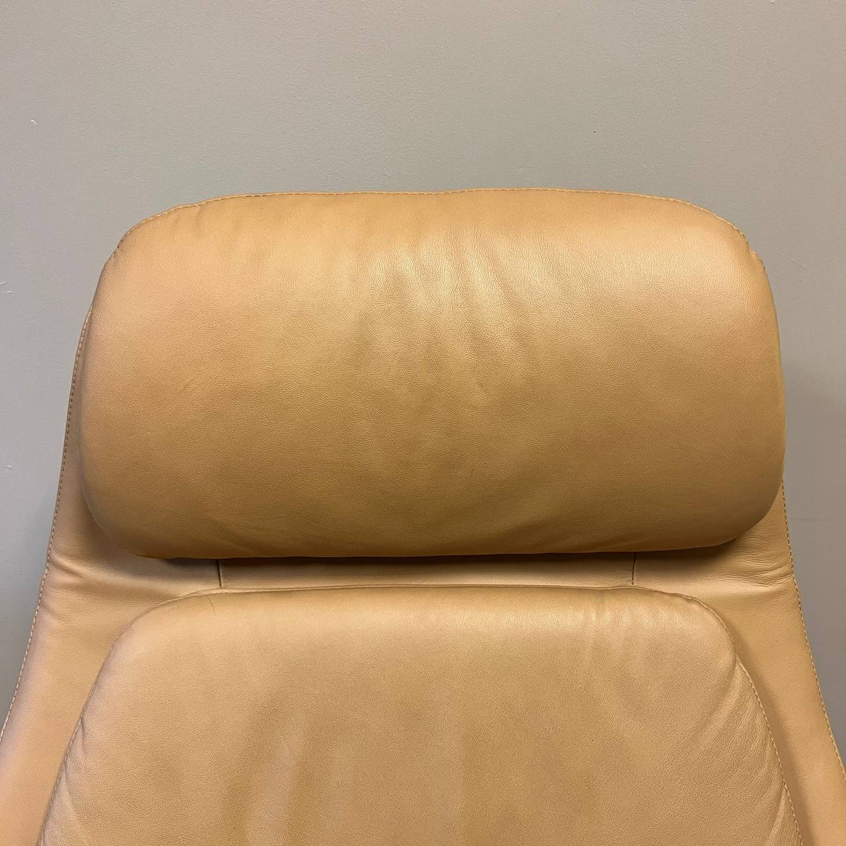 Stressless Sam elektrisk lenestol i beige skinn – varme og massasje