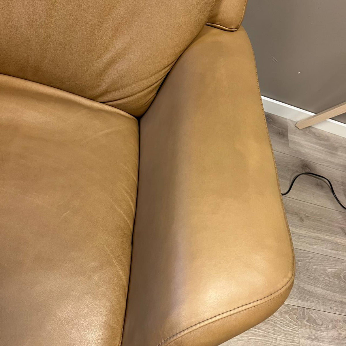 Stressless Sam elektrisk lenestol i beige skinn – varme og massasje