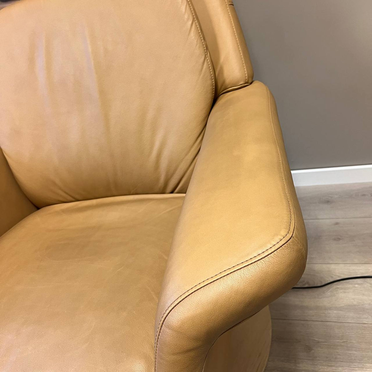 Stressless Sam elektrisk lenestol i beige skinn – varme og massasje