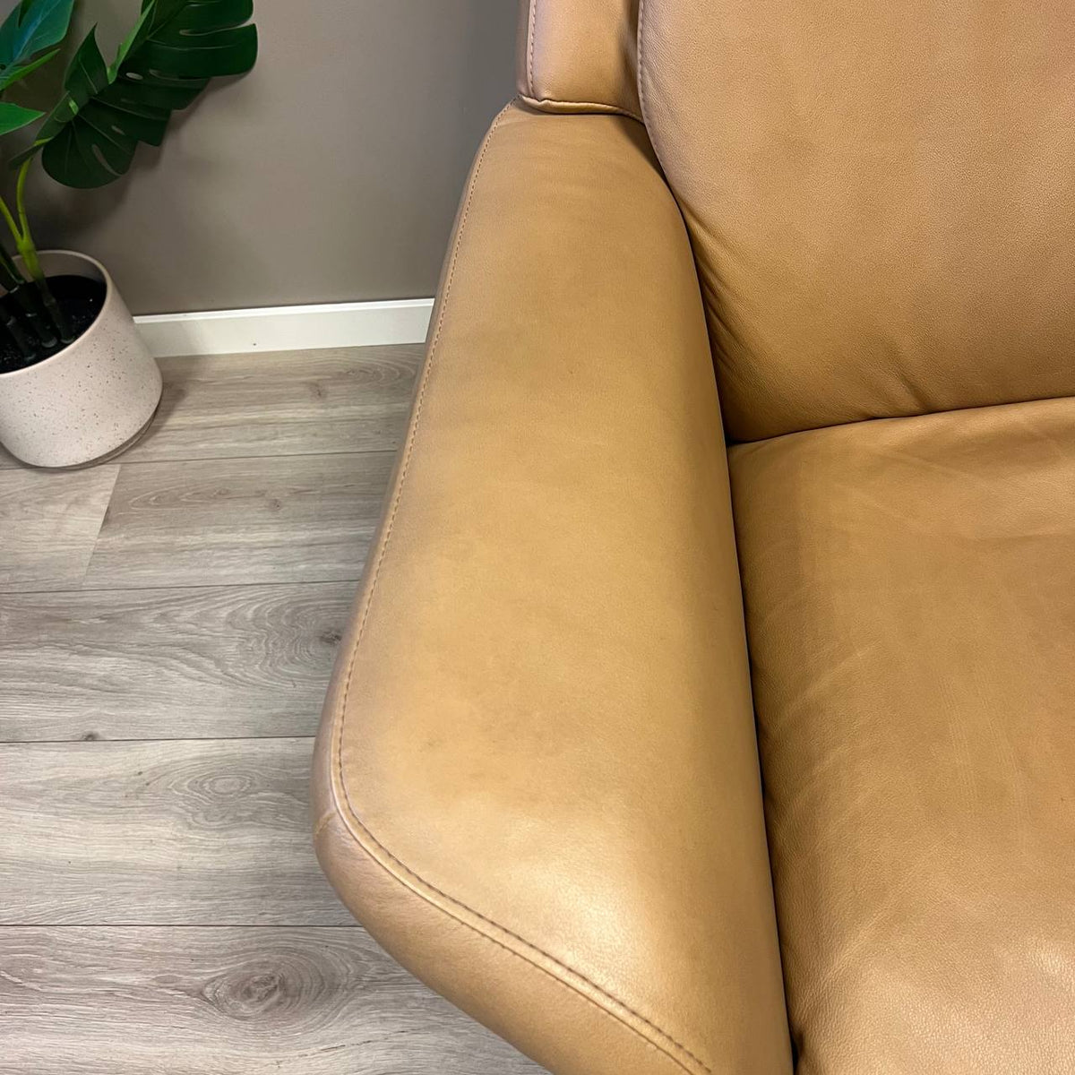 Stressless Sam elektrisk lenestol i beige skinn – varme og massasje