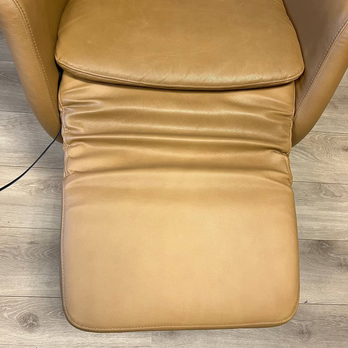 Stressless Sam elektrisk lenestol i beige skinn – varme og massasje