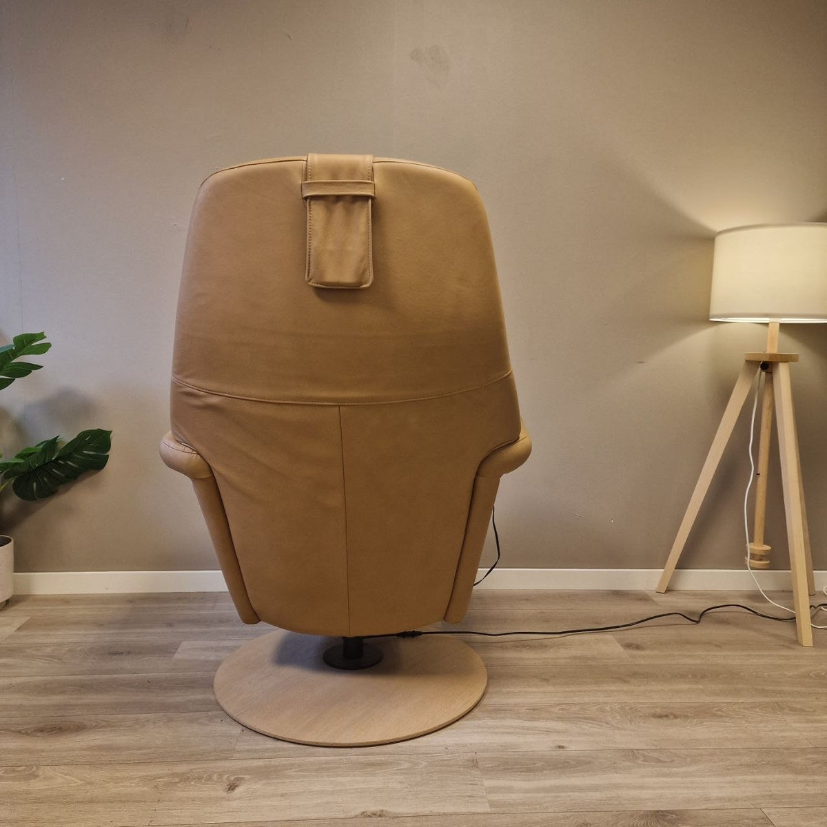 Stressless Sam elektrisk lenestol i beige skinn – varme og massasje
