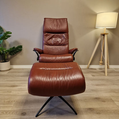Stressless Tokyo lenestol m/krakk i mørkerødt skinn
