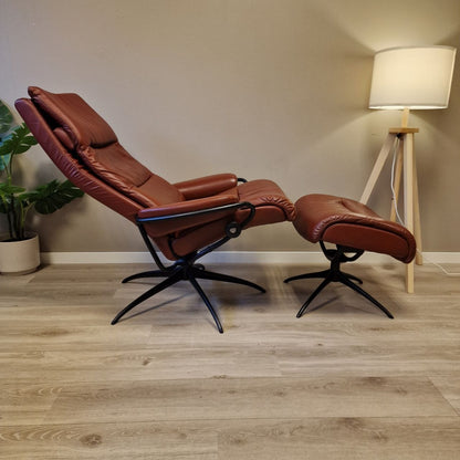 Stressless Tokyo lenestol m/krakk i mørkerødt skinn