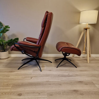 Stressless Tokyo lenestol m/krakk i mørkerødt skinn