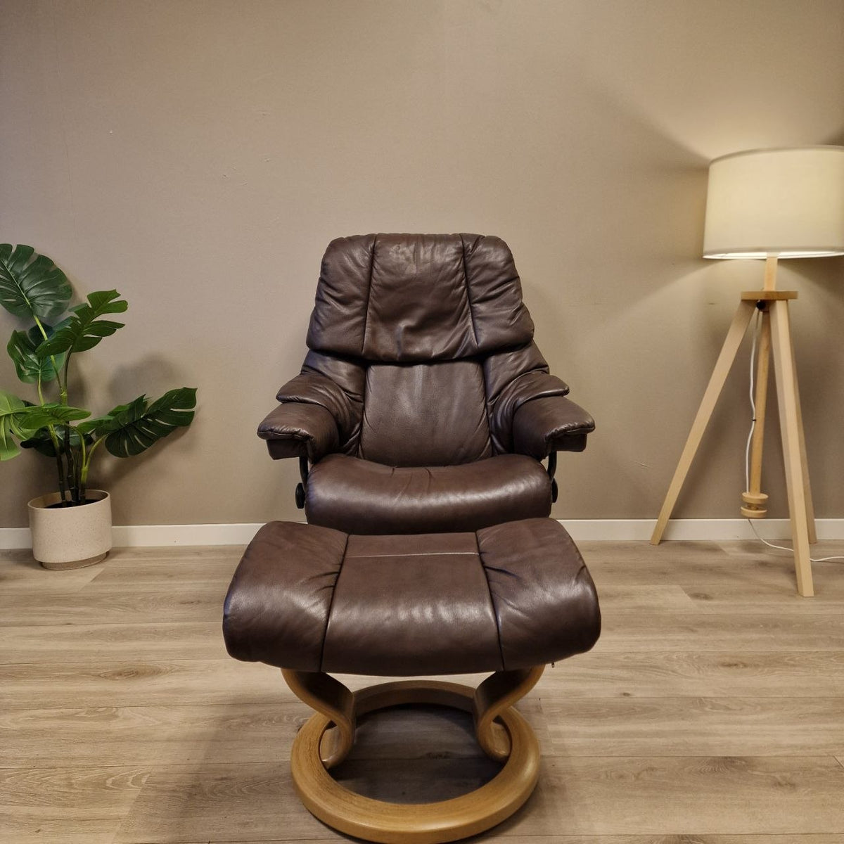 Stressless Reno lenestol m/krakk i brunt skinn
