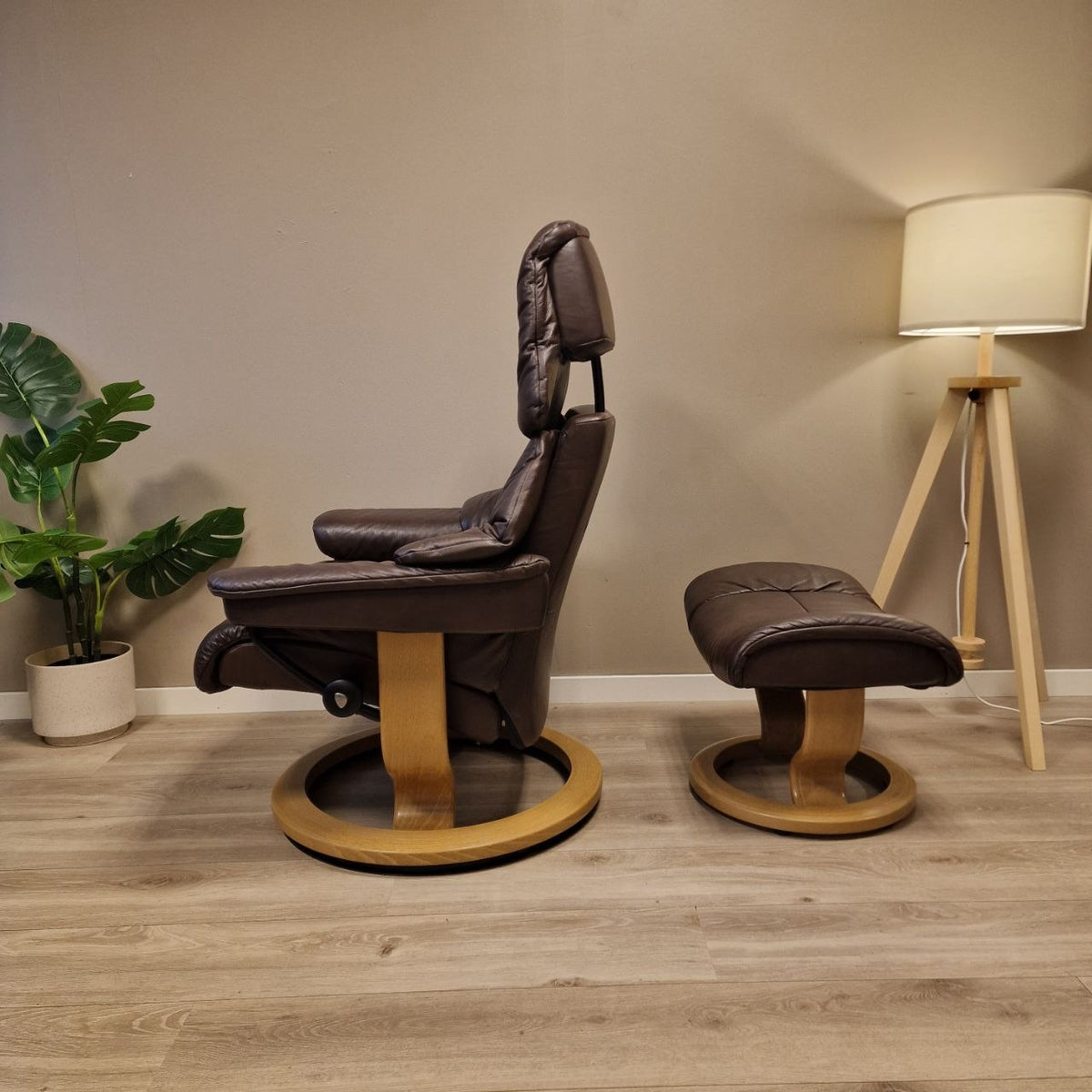 Stressless Reno lenestol m/krakk i brunt skinn