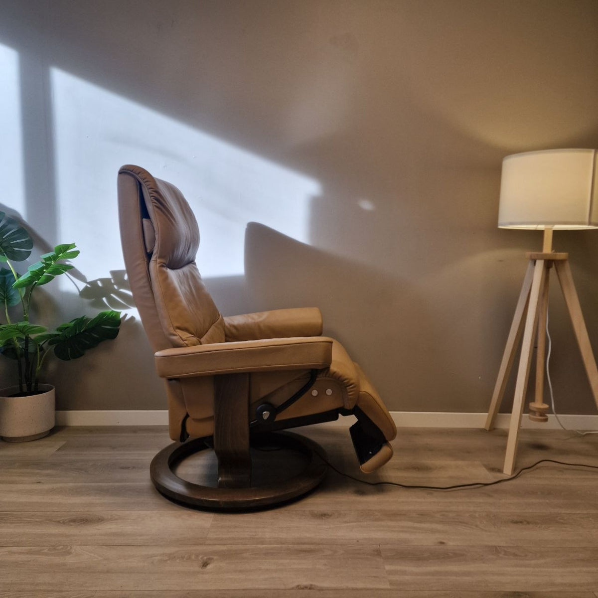 Stressless View elektrisk lenestol m/integrert fothviler i beige skinn