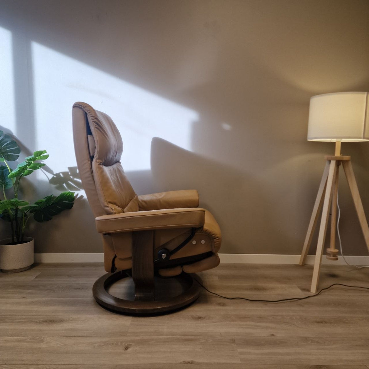 Stressless View elektrisk lenestol m/integrert fothviler i beige skinn