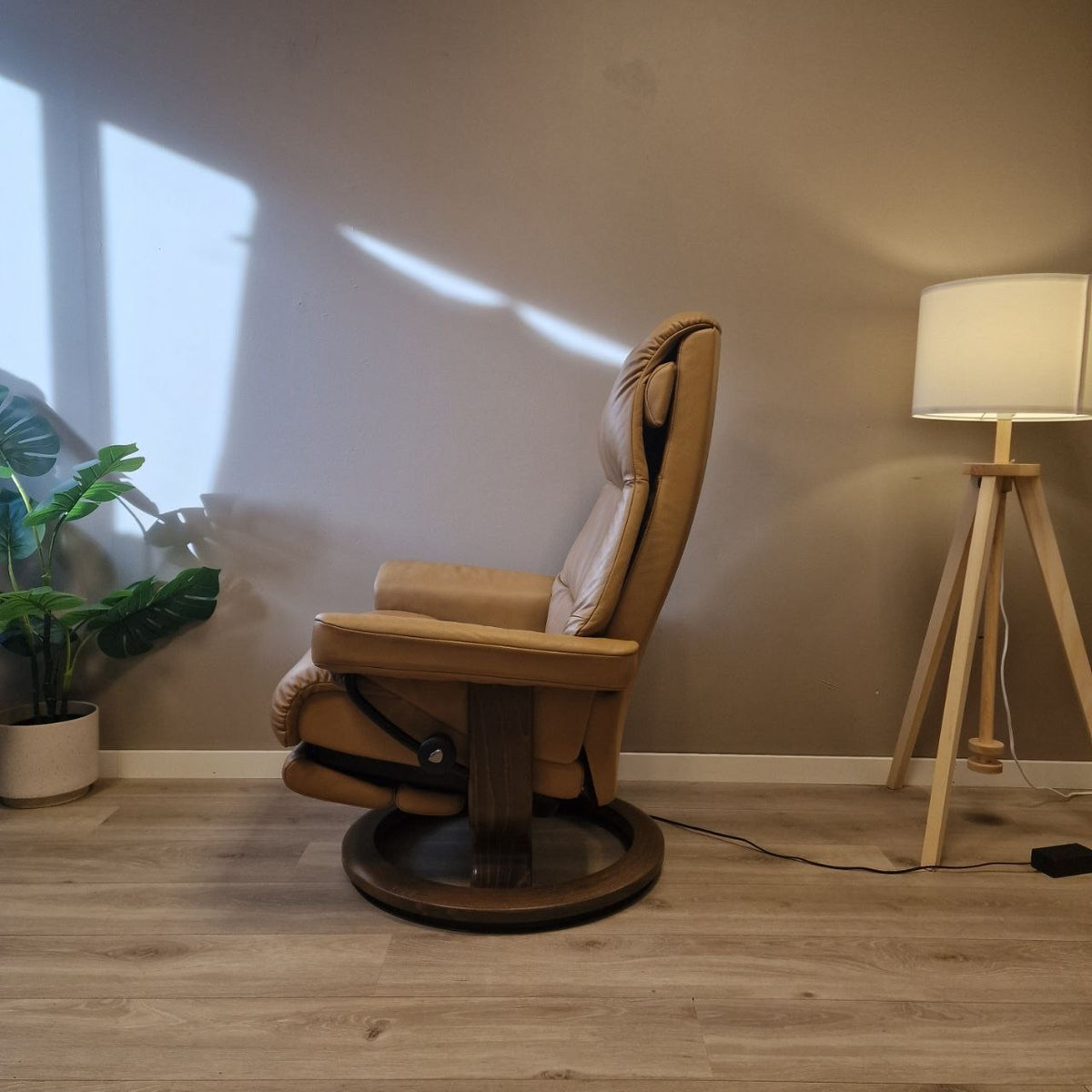 Stressless View elektrisk lenestol m/integrert fothviler i beige skinn