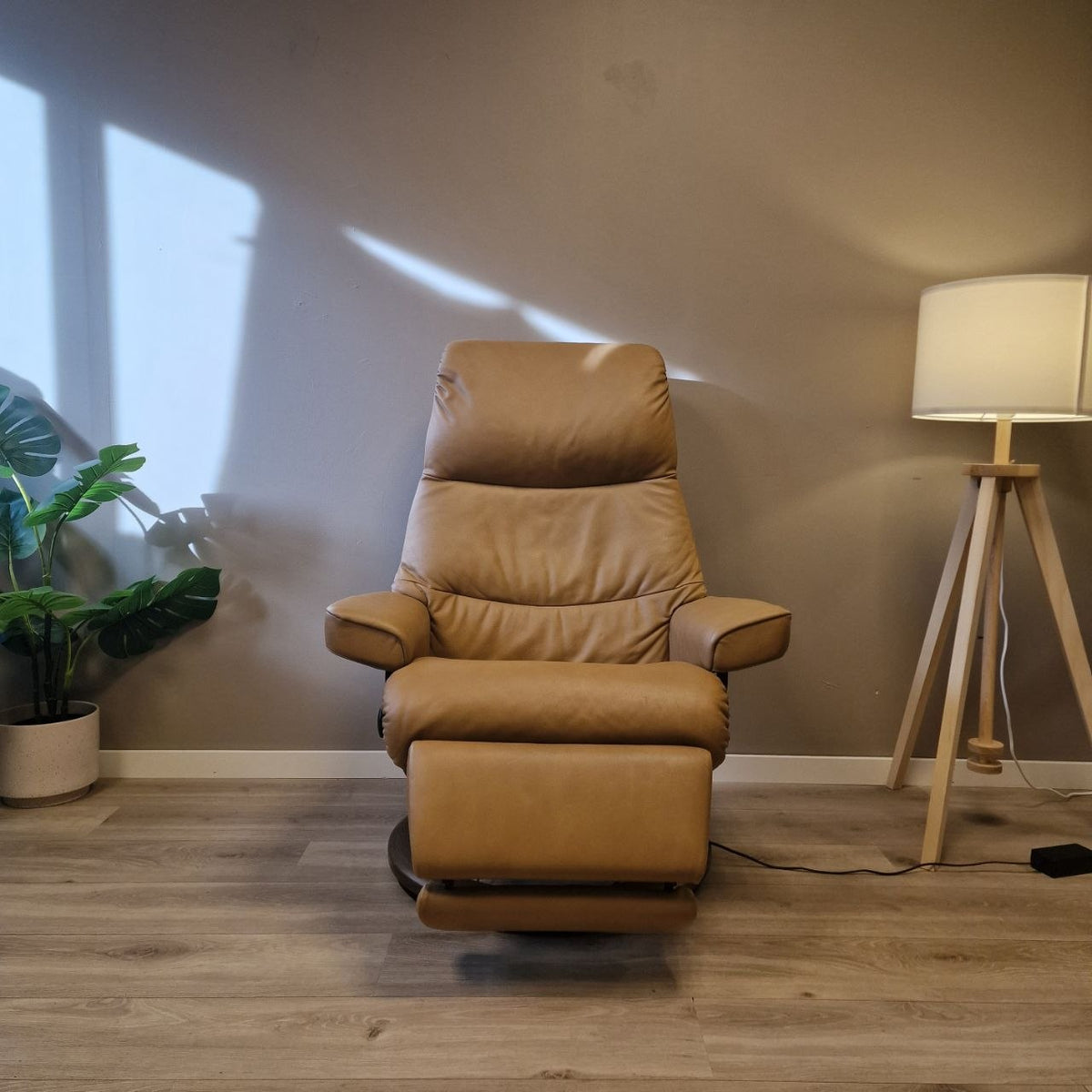 Stressless View elektrisk lenestol m/integrert fothviler i beige skinn