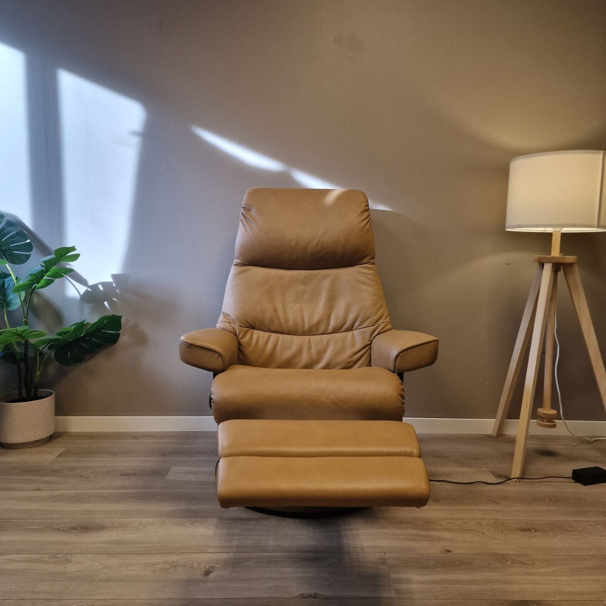Stressless View elektrisk lenestol m/integrert fothviler i beige skinn