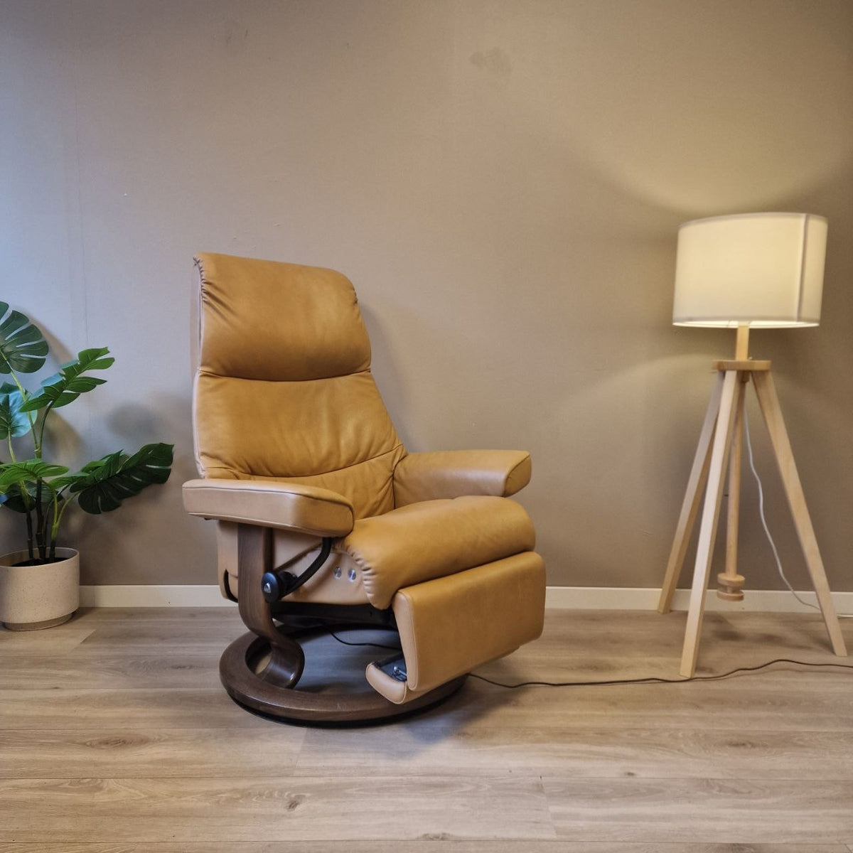 Stressless View elektrisk lenestol m/integrert fothviler i beige skinn