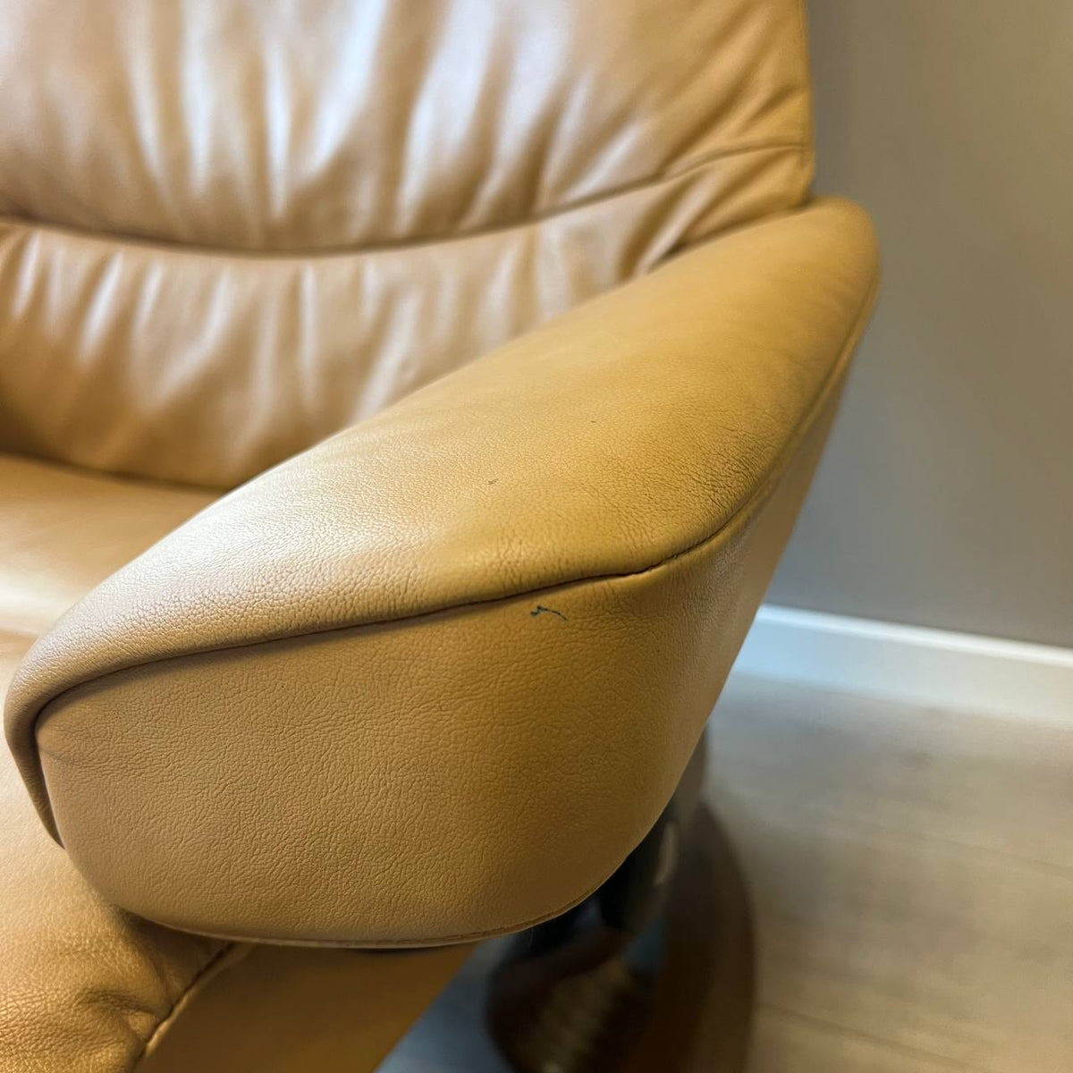 Stressless View elektrisk lenestol m/integrert fothviler i beige skinn