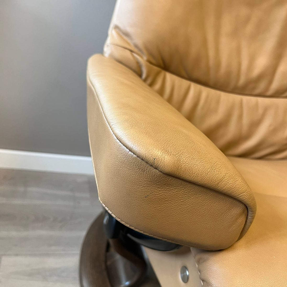 Stressless View elektrisk lenestol m/integrert fothviler i beige skinn