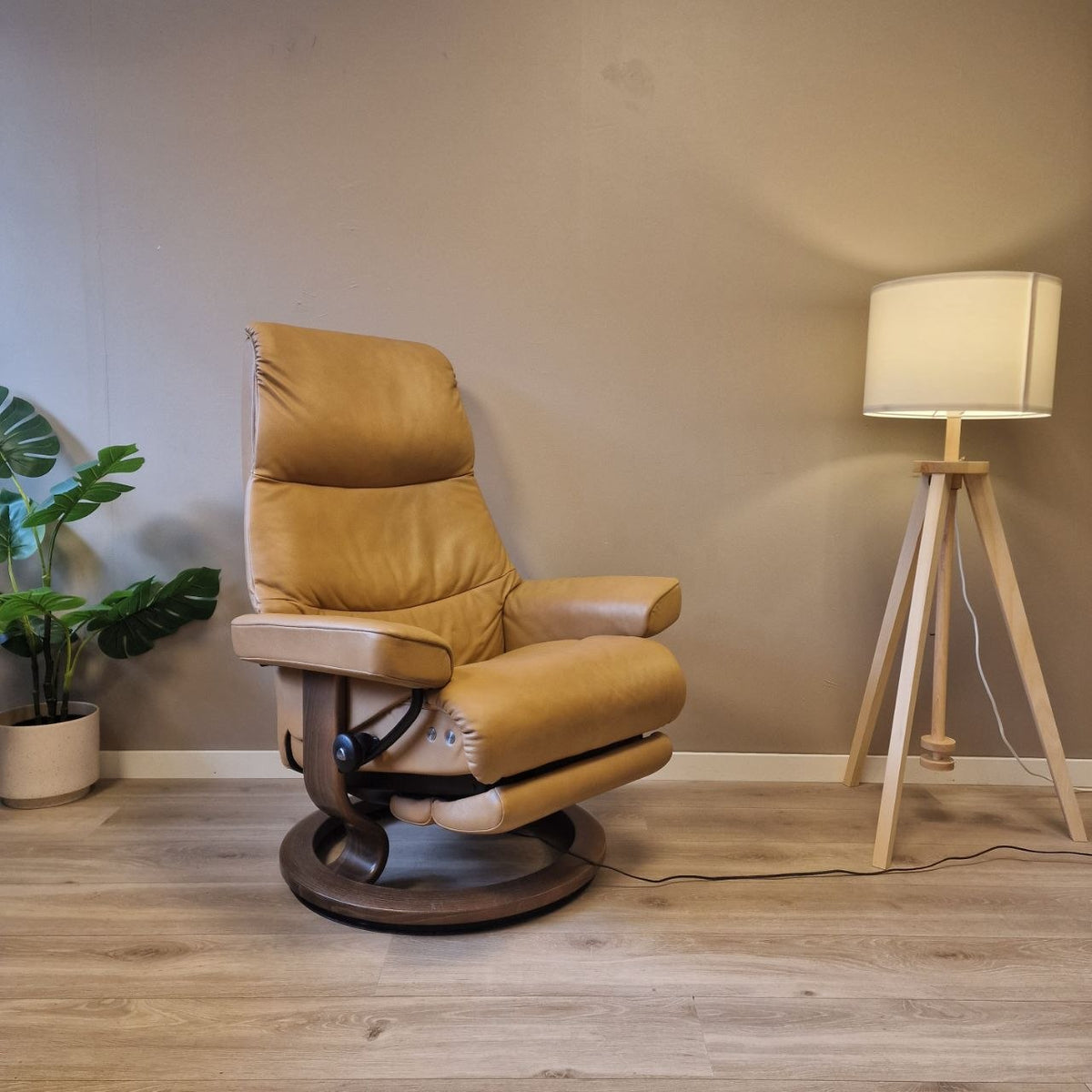 Stressless View elektrisk lenestol m/integrert fothviler i beige skinn