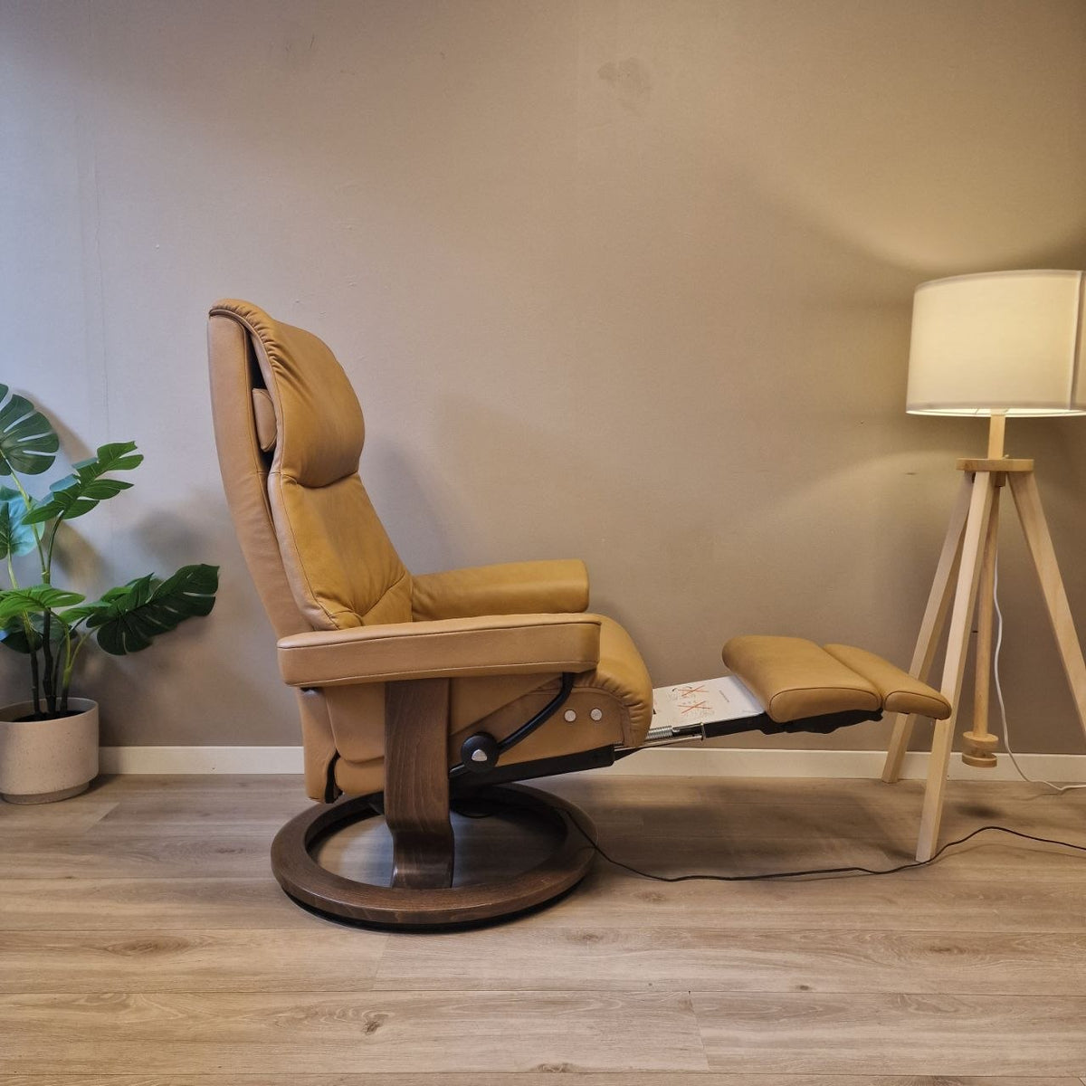 Stressless View elektrisk lenestol m/integrert fothviler i beige skinn