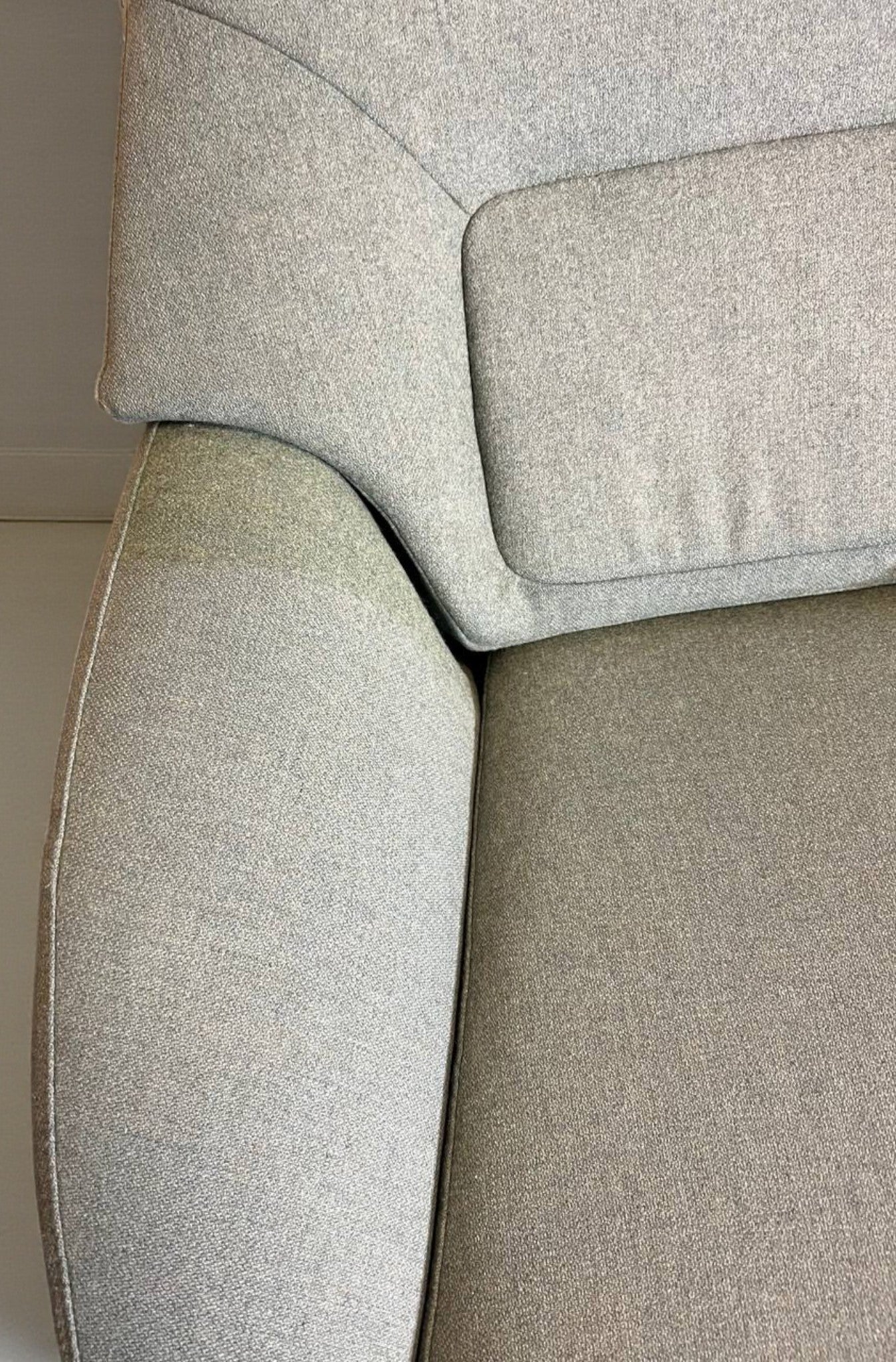 Bolia Saga Lenestol med Puff – Baby Blue | Ergonomisk & Nyrenset