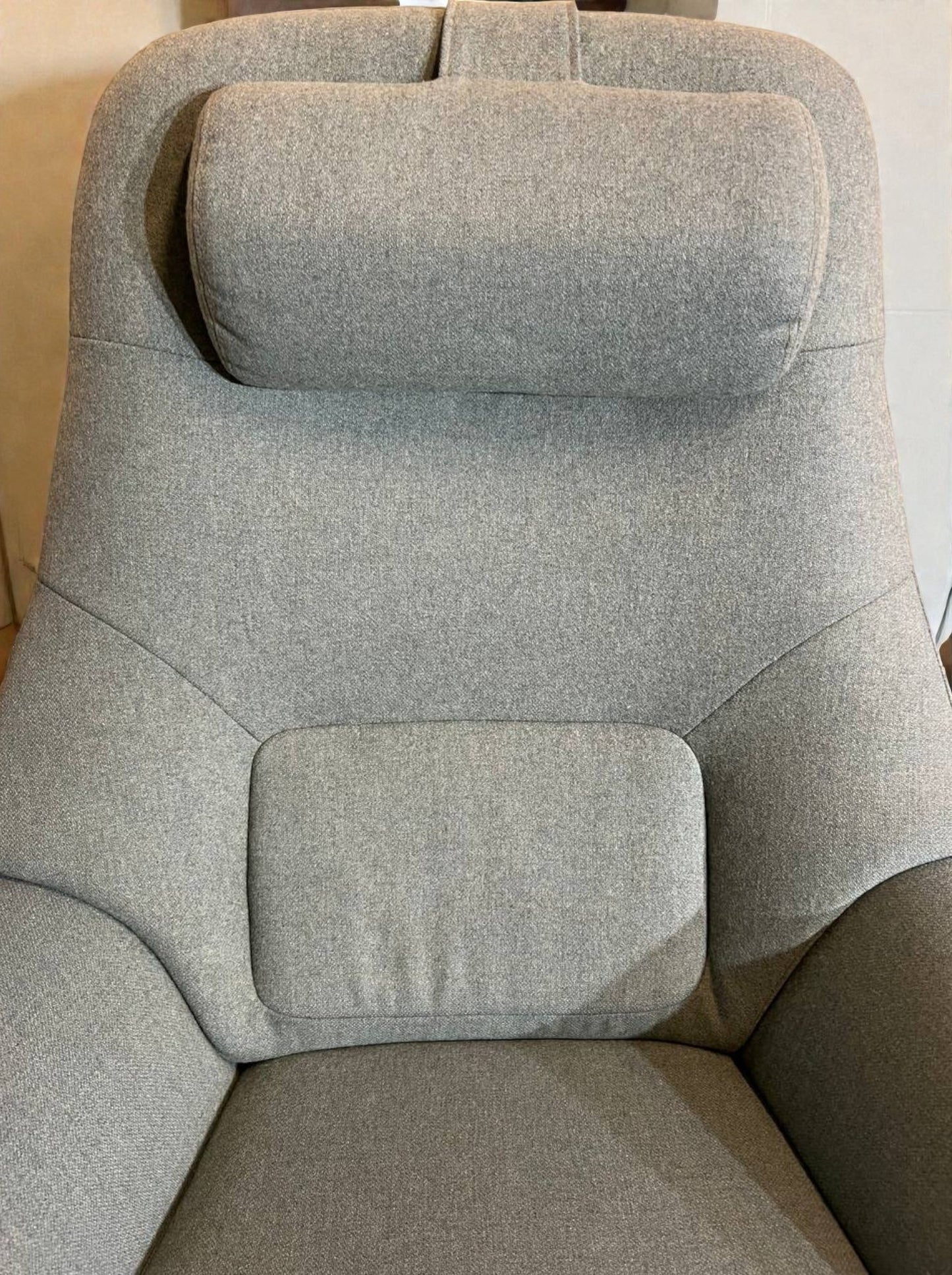 Bolia Saga Lenestol med Puff – Baby Blue | Ergonomisk & Nyrenset