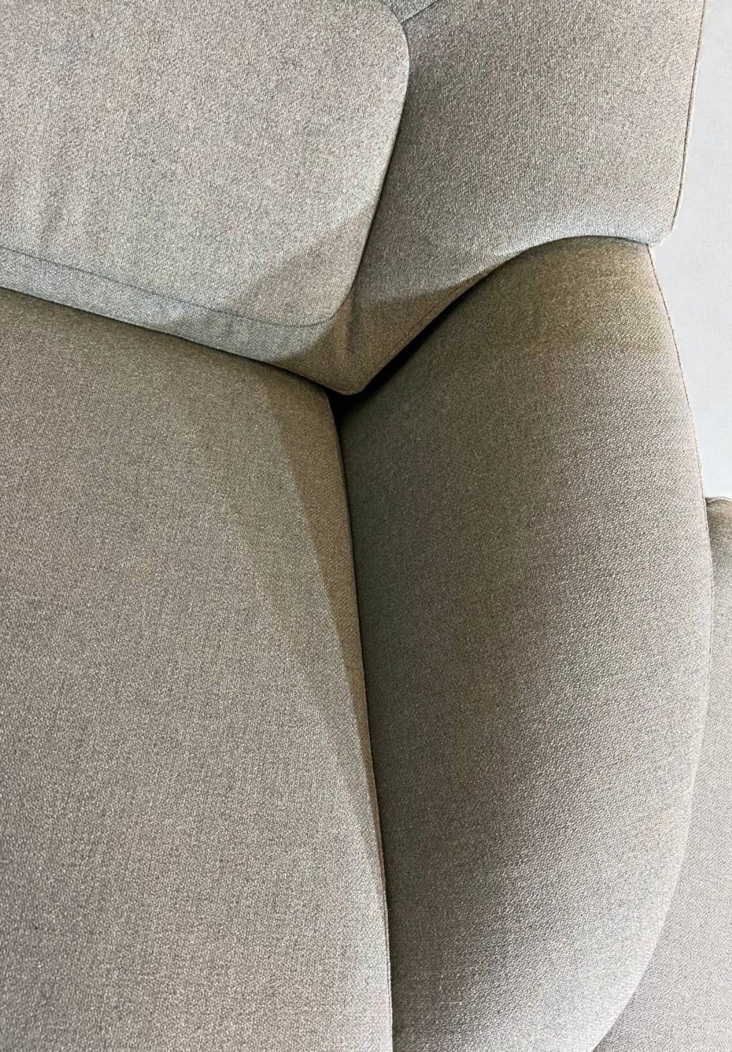 Bolia Saga Lenestol med Puff – Baby Blue | Ergonomisk & Nyrenset