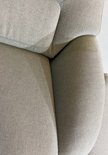 Bolia Saga Lenestol med Puff – Baby Blue | Ergonomisk & Nyrenset