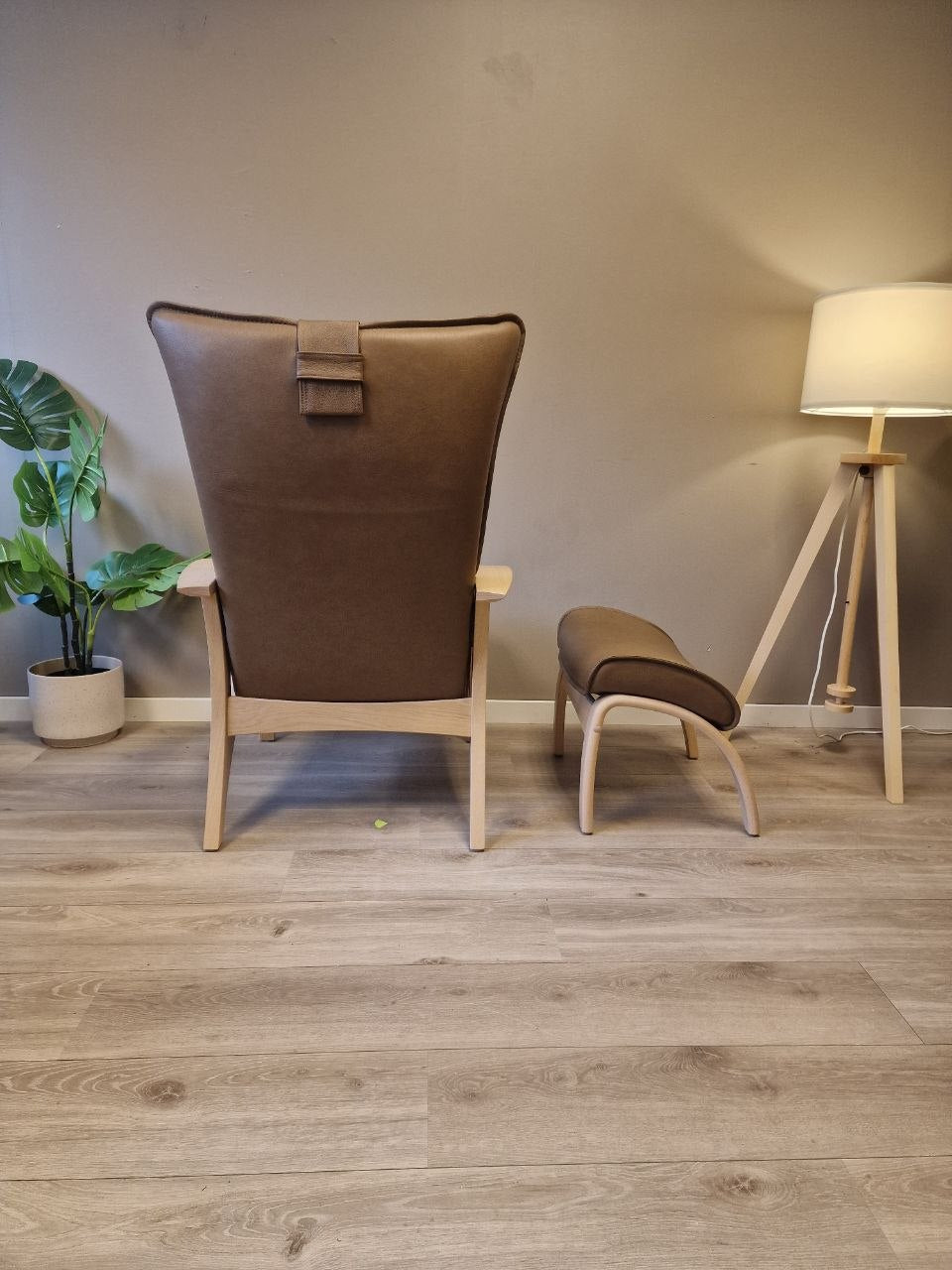 Brunstad Delta Adventure lenestol m/krakk i brun skinn